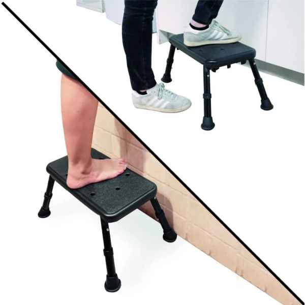 Badkarspall a step stool with legs and feet