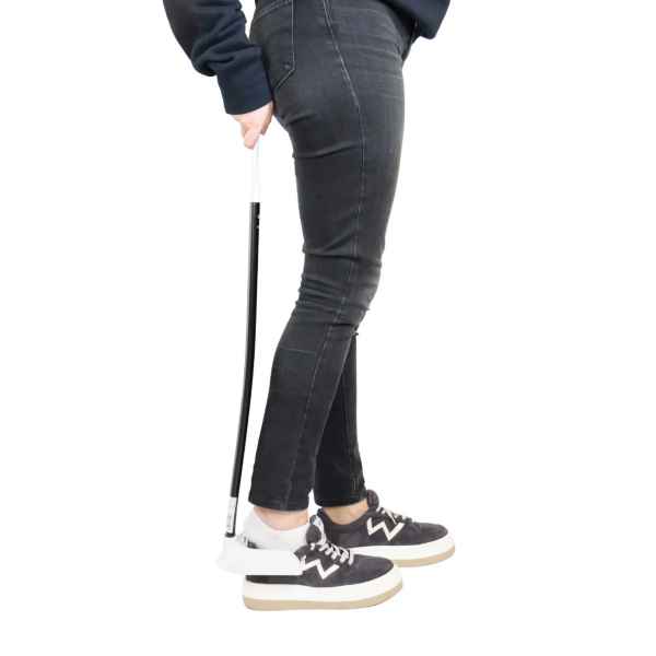 Skohorn a person holding a golf club