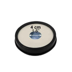 Skydd för gipsad underarm a circular object with a black rim