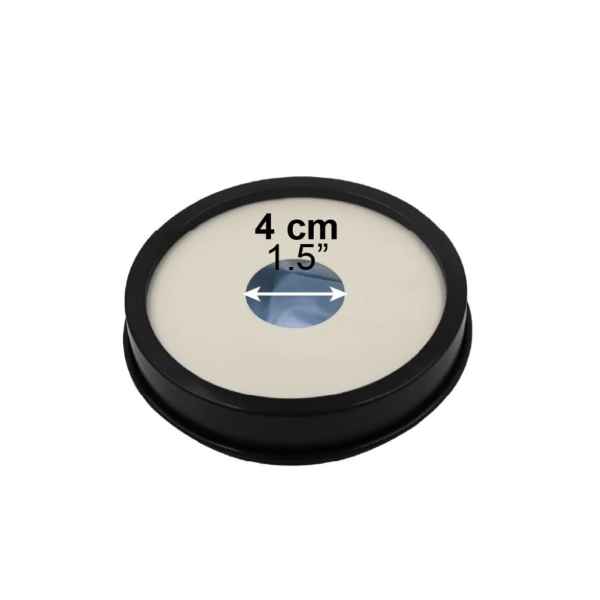 Skydd för gipsad underarm a circular object with a black rim