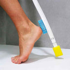 Fotborste med Långt Handtag a foot with a brush on it