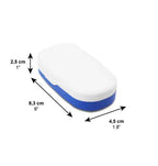 Tablettdelare a blue and white container with measurements