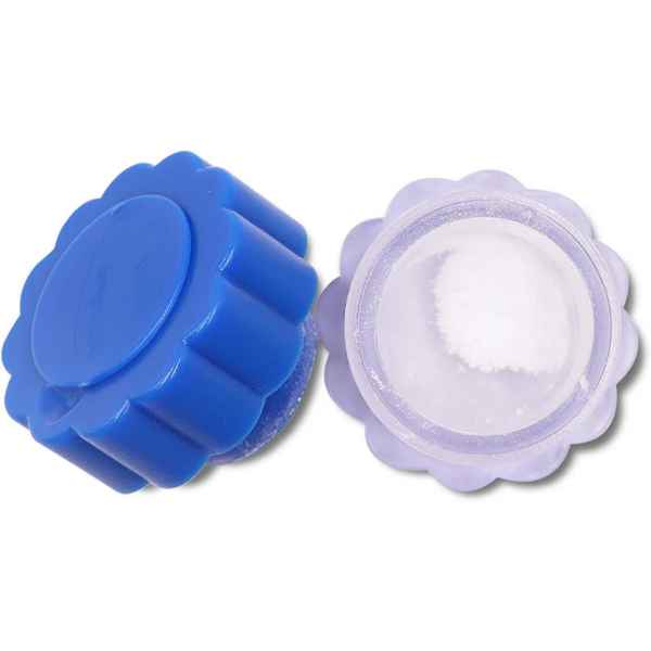 Tablettkrossare a blue container with a white substance in it