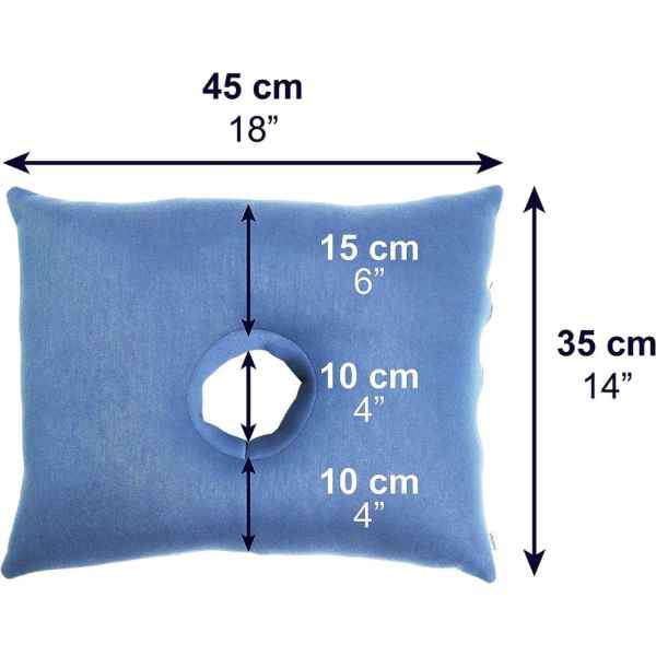 Kudde med hål a blue pillow with measurements