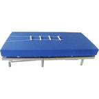 Sängband a blue bed with a ladder