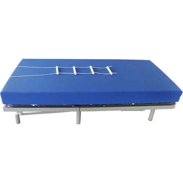 Sängband a blue bed with a ladder