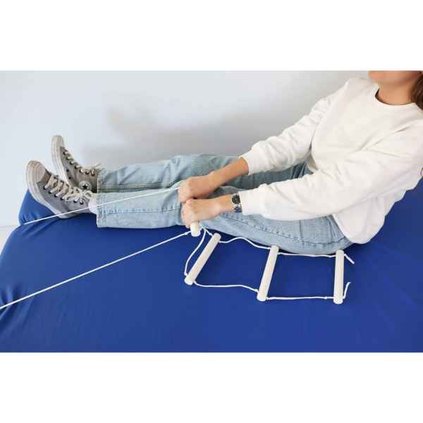 Sängband a person sitting on a bed