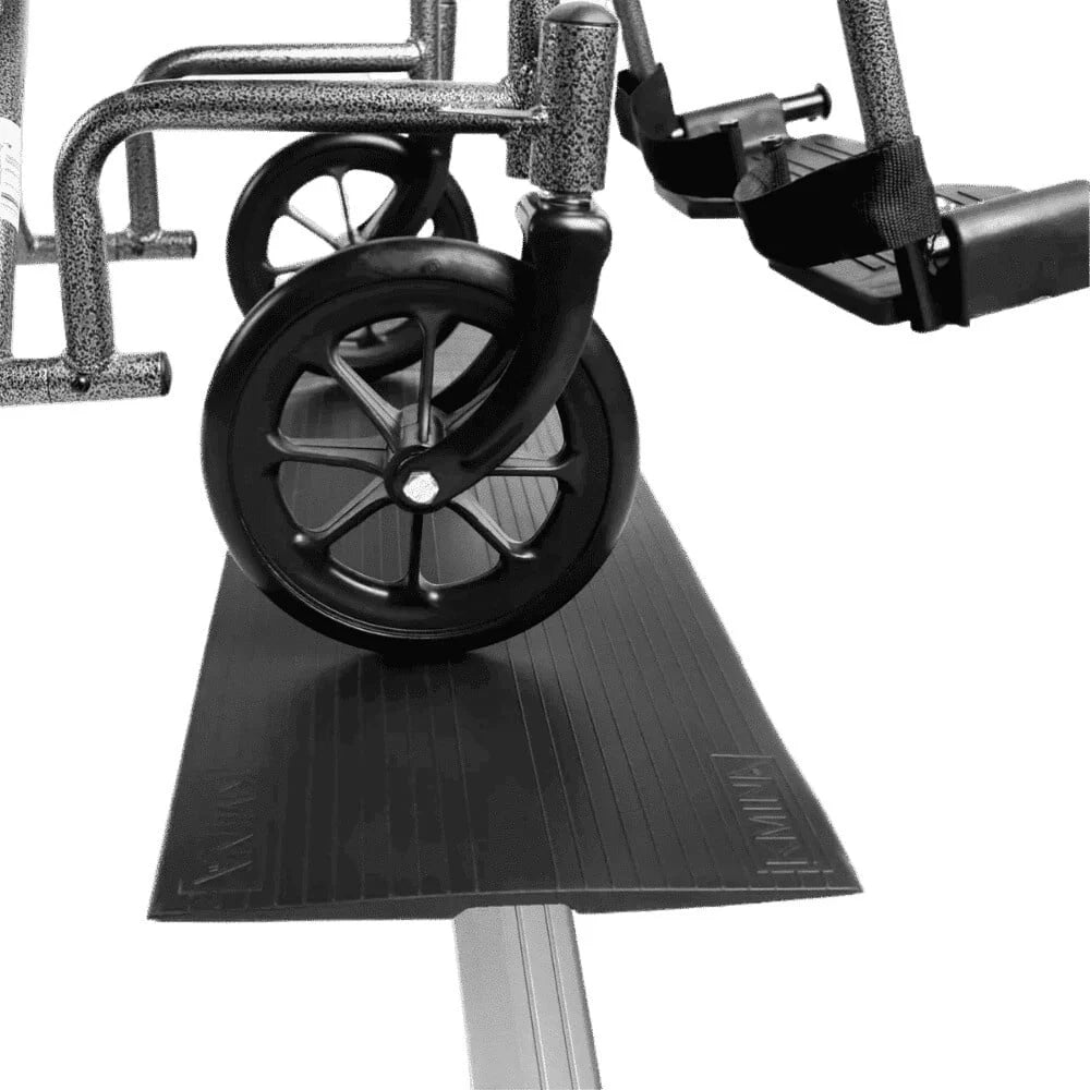 Ramp och tröskel. a wheel on a machine