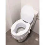 Toalettförhöjare med lock 15 cm a white toilet with the lid up