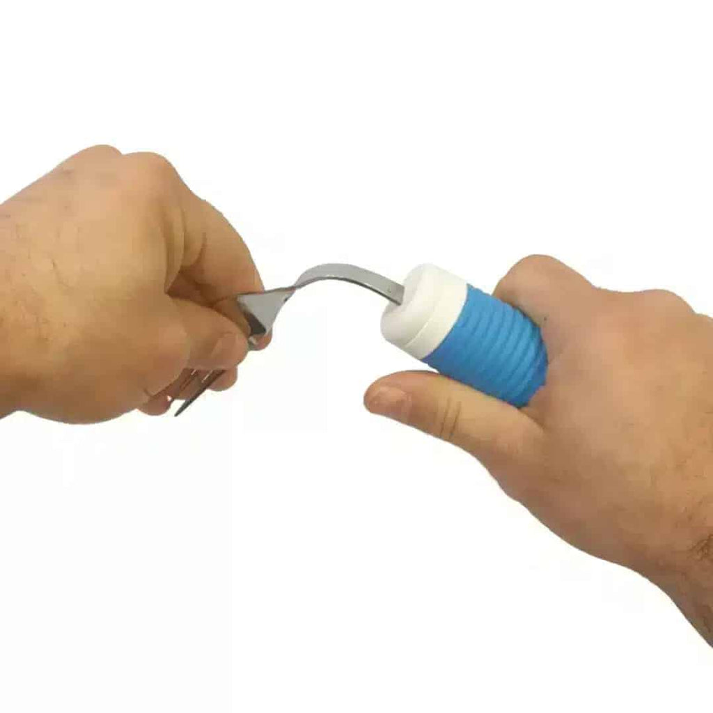 Böjbar gaffel med greppvänligt handtag som vinklas för enkelt användande.