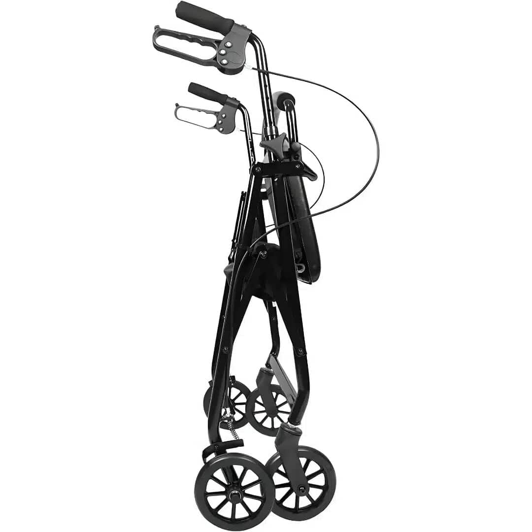 Hopfällbar rullator lättvikt Hopfälld rollator med 4 hjul i svart aluminium sedd från sidan i upprätt förvaringsläge.