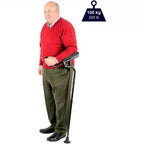 Krycka underarmsstöd vänster Äldre person använder ergonomisk underarmskrycka med avlastning.