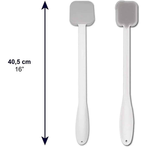 Applicator för ryggkräm Flera bilder som visar lotionapplicatorn med mått, utbytbara svamppads och hur den används på ryggen.