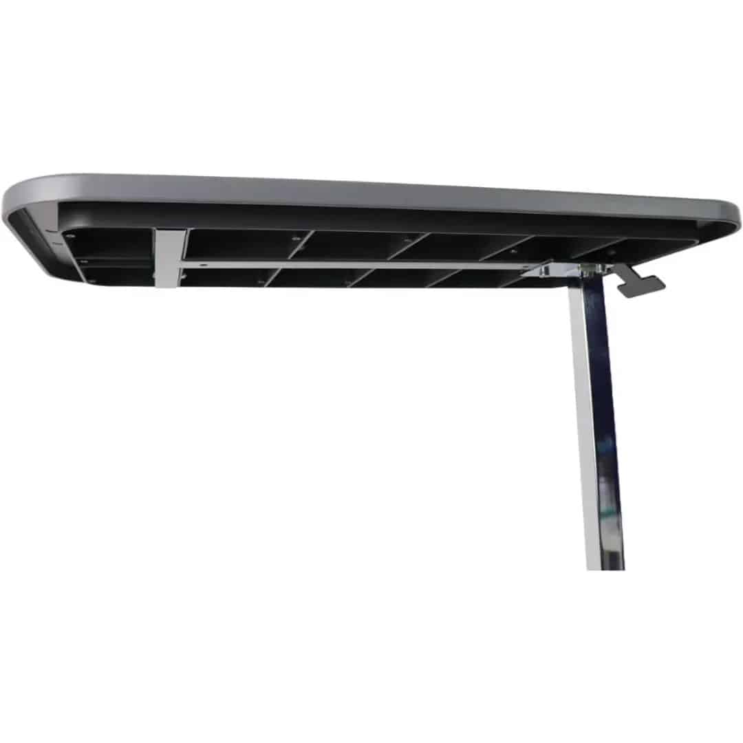 Höj och sänkbart bord Undersida av höj- och sänkbart bord med hjul