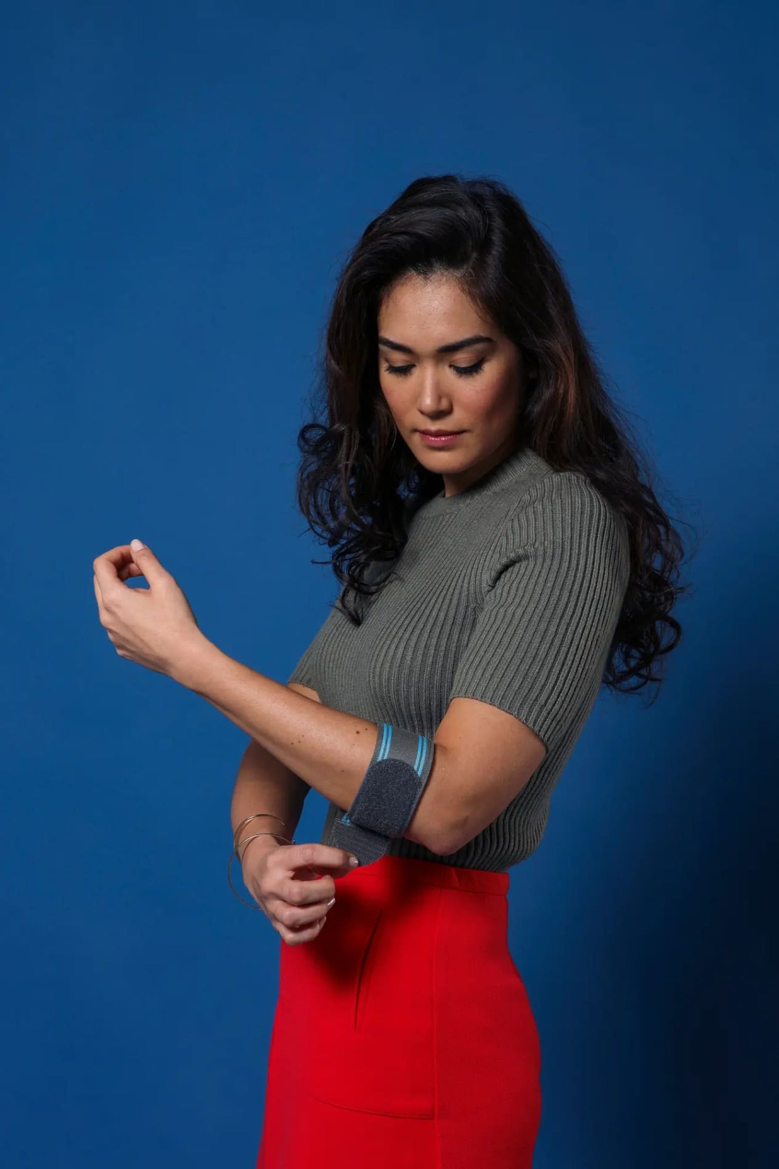 Ortos för tennisarmbåge 22–26 cm Ortos för tennisarmbåge illustration av placering på armen