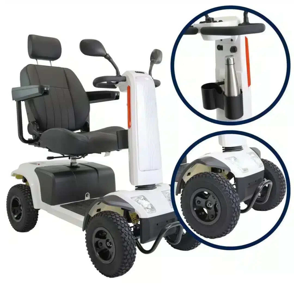 terränggående promenadskoter K10073 med ergonomisk sits och hållare för dryck, detalj av hjul och styrning.