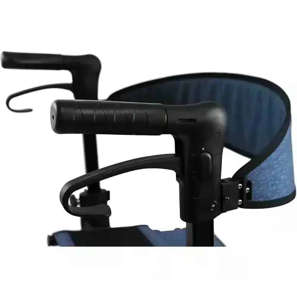 Rullator pro Detaljbild på blått ryggstöd och ergonomiska handtag på rullatorn.