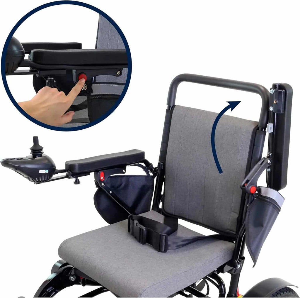 hopfällbar elektrisk rullstol K10075 med uppfällt ryggstöd och joystickkontroll, fokus på säkerhetsknappen.
