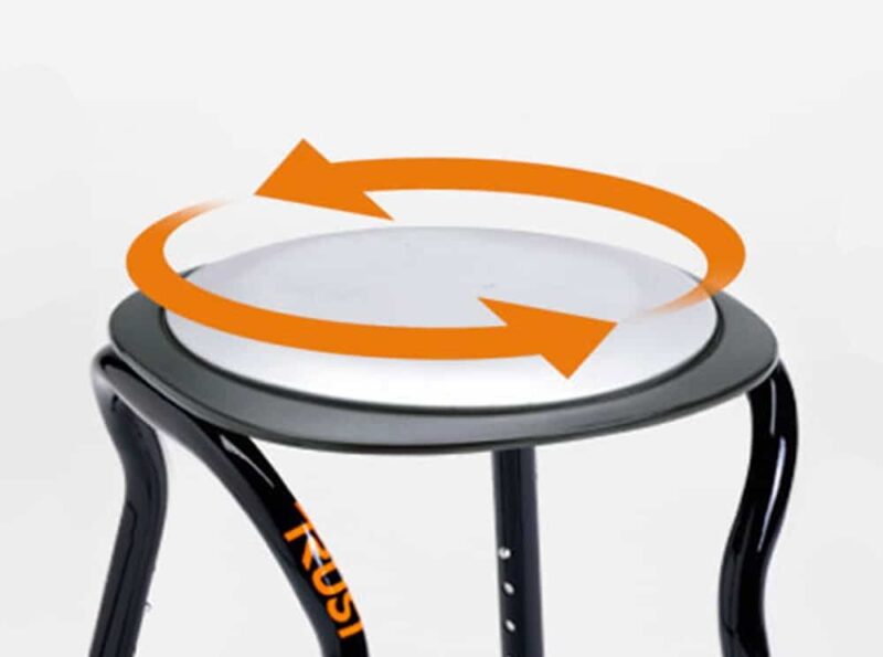 Roterande sits för smidig användning Roterande sits på duschpall Let's Frisbee med pilmarkeringar