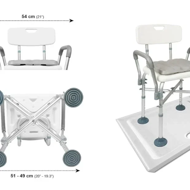 Duschstol med sits och vadderade armstöd sedd snett framifrån