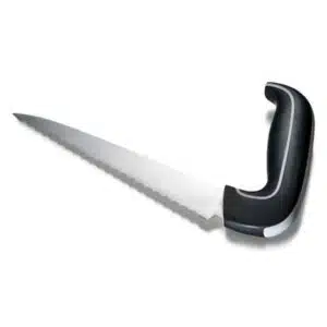 Ergonomisk brödkniv med svart greppvänligt handtag och tandat blad.