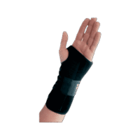 Handledsortos i svart material som stabiliserar handleden, visas på en höjd hand.