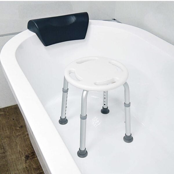 Shower stool with handle placed in bathtub – compact and non-slip solution