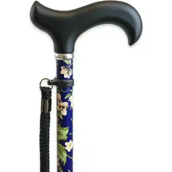 Närbild på svart handtag och handledsrem till blommig promenadkäpp