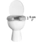 Toalett med mjuk toalettförhöjning som ger 5 cm extra höjd.