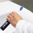 Ergonomiskt Greppförstärkare används med tandborste