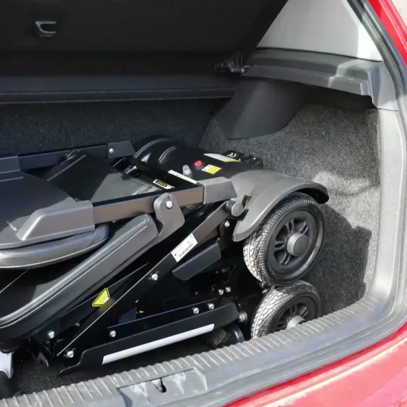 Lätt att transportera – vikbar och kompakt Hopfälld elscooter för vuxna i bilens bagageutrymme