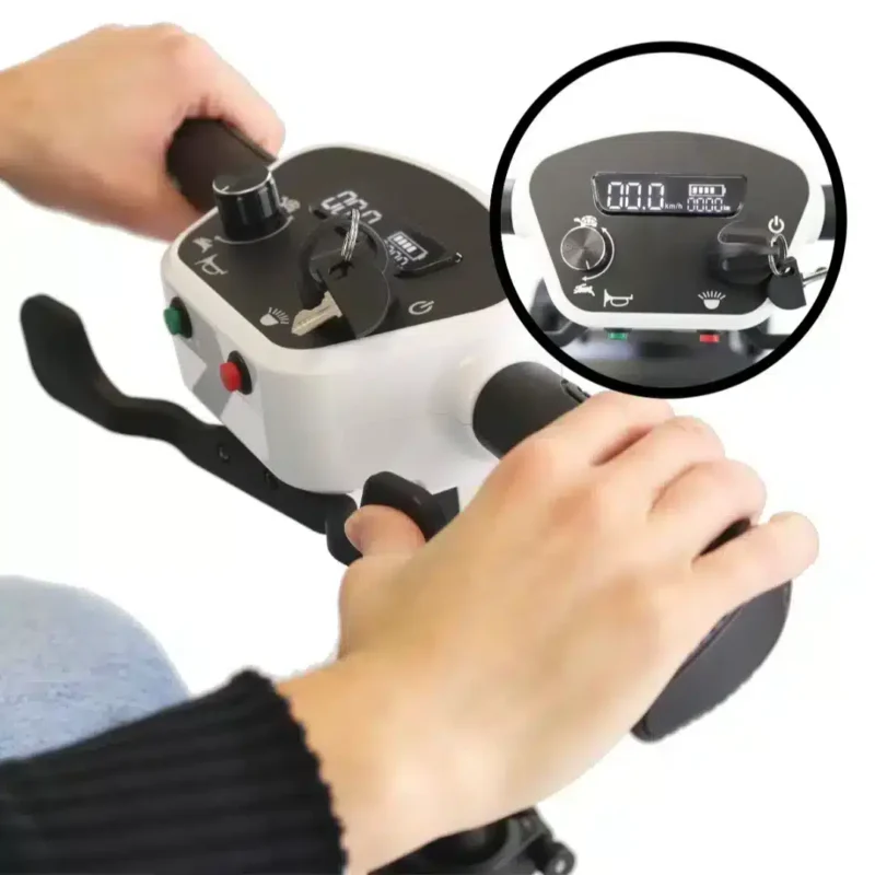 Full kontroll – tydliga indikatorer och startlås Närbild på elnyckel, batterinivå och styrpanel