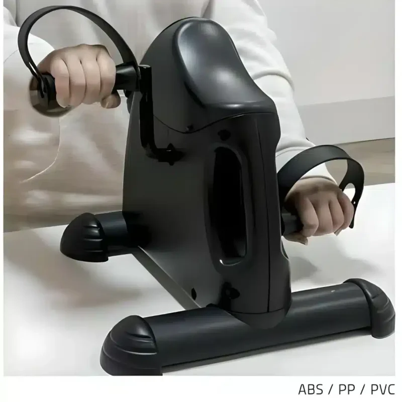 Träning av armar med arm- och bentränare Arm- och bentränare används på bordet med händerna.