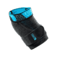 Formfit Pro Elbow armbågsskydd med elastisk rem och ventilerande material.