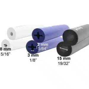 Tre tuber av skumgummi i olika färger och diametrar: vit 8 mm, svart 15 mm och blå 20 mm stjärnformad öppning.