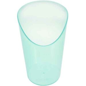 Care mug with spill protection – light green drinking mug with sloping rim for easy use.