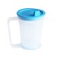 Mugg med Handtag – Antiglid och Bekväm. a plastic cup with a blue lid