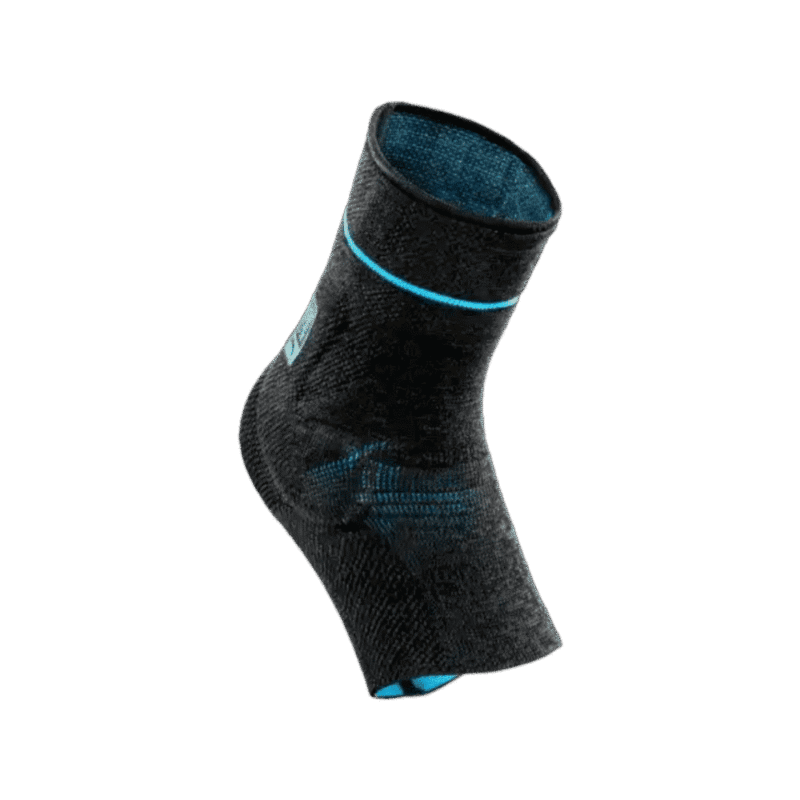 Fotledsstöd och Fotledsskydd. Formfit Pro Ankle fotledsstöd i svart med blå detaljer för stabilitet och kompression.