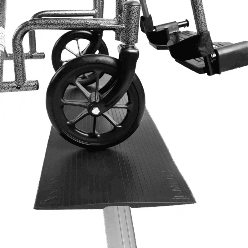 Ramp och tröskel. a wheel on a machine