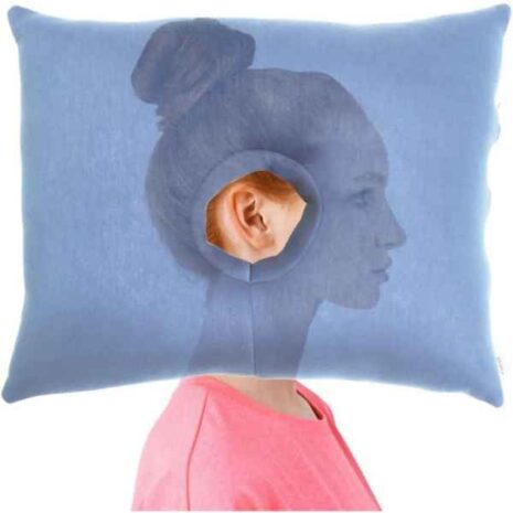 blob-2-68.jpg Kudde med hål a pillow with a woman's head