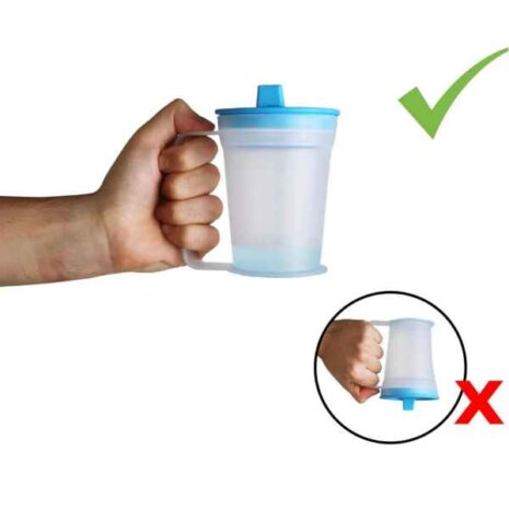 blob-3-52.jpg Mugg med Handtag a hand holding a blue and white cup