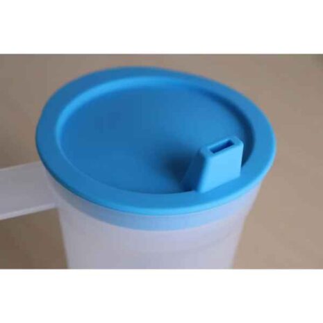 blob-5-44.jpg Mugg med Handtag a close up of a plastic cup