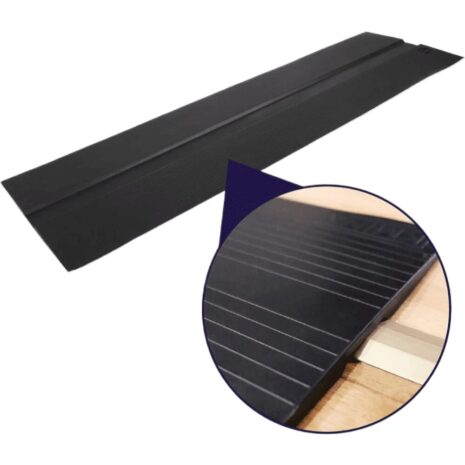mjr9x3ol_batcheditor_fotor.png Ramp och tröskel a black metal strip on a table