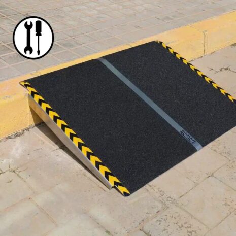 Översikt av rampens övre och undre del Ramp för rullstol Rullstolsramp sedd ovanifrån och underifrån