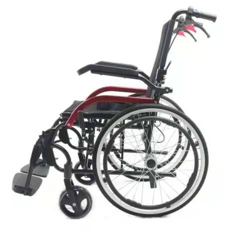 Rullstol modell 2242 från sidan Lättvikts rullstol modell 2242 sidovy aluminiumram