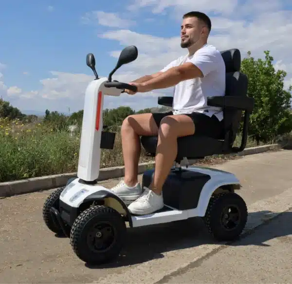 elscooter terränggående för vuxna körs utomhus