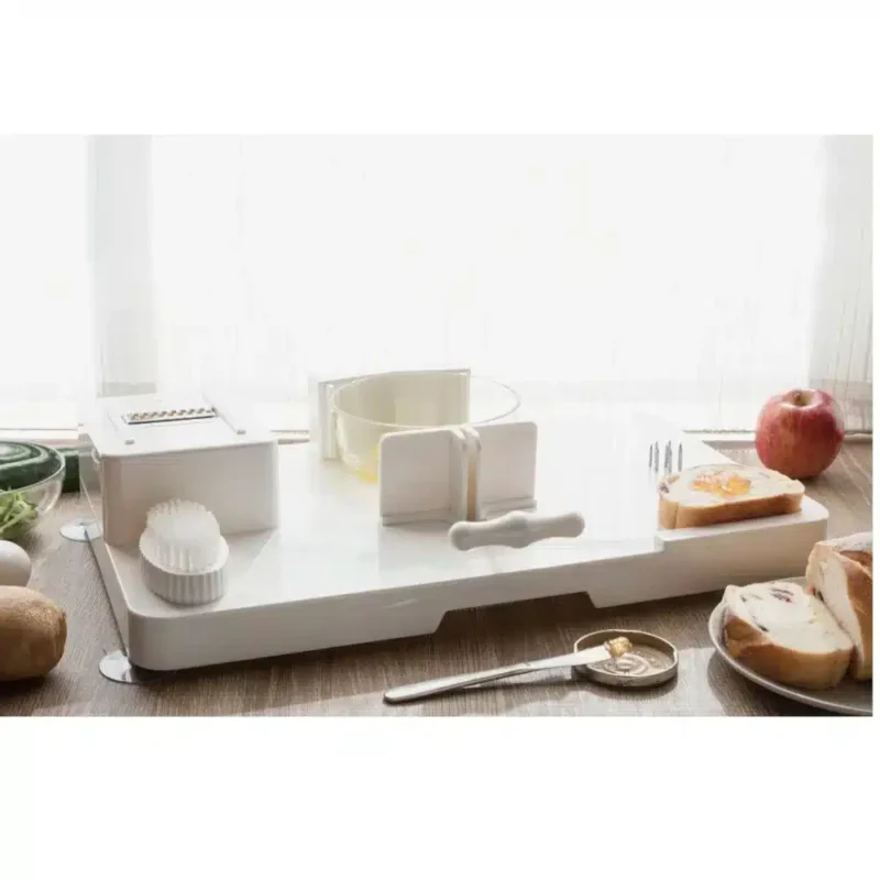 Multifunktionell skärbräda placerad på köksbänk