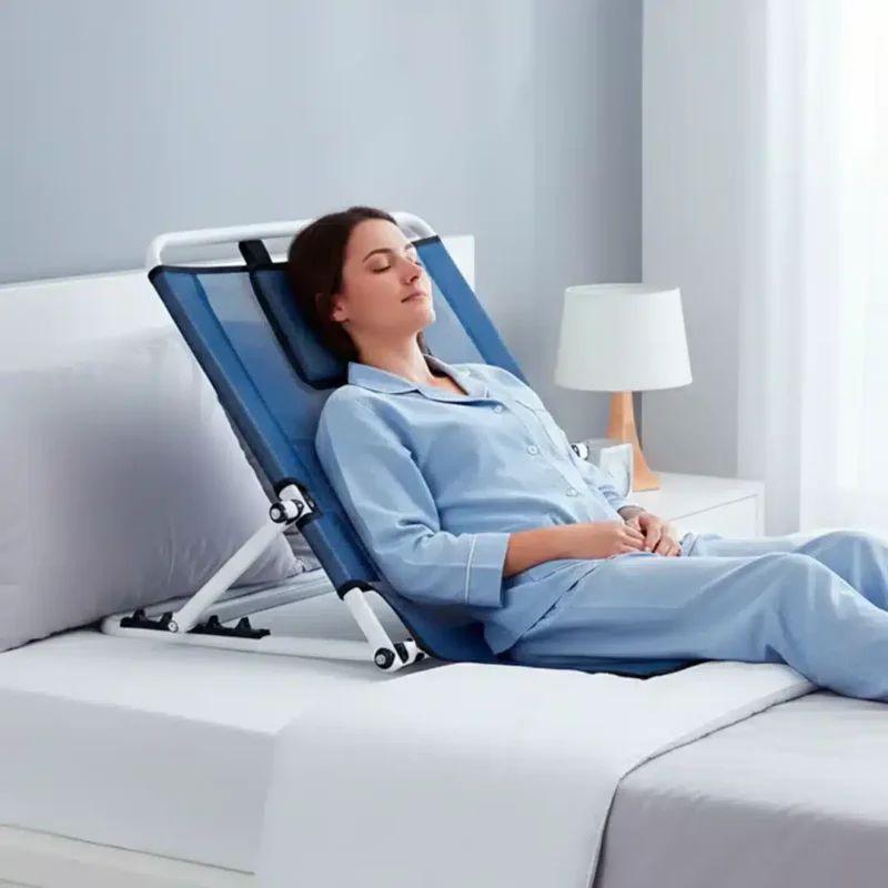 Mobilt ryggstöd för säng i bruk Mobilt ryggstöd för säng användning i sovrum