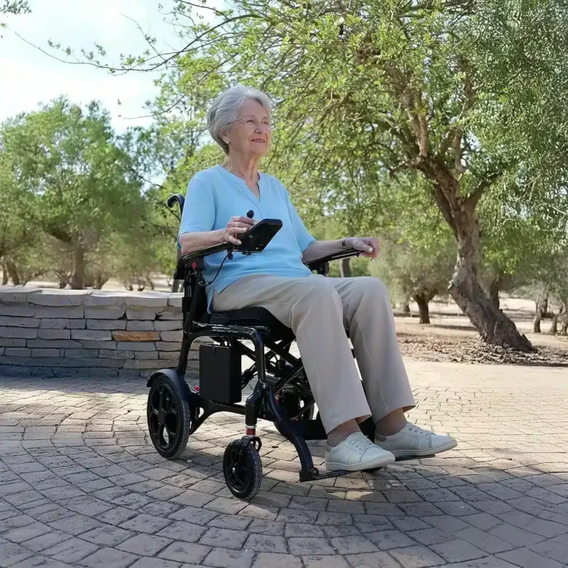 Elektrisk rullstol kolfiber i rörelse Elektrisk rullstol kolfiber användning utomhus