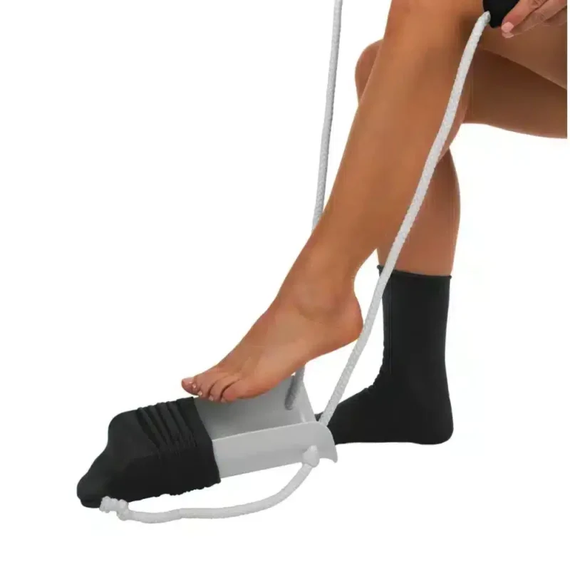 pådragare för strumpor och sockor i praktisk användning pådragare för strumpor och sockor i användning på fot